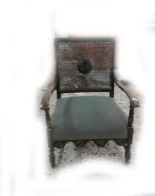 כיסא עתיק בריפוד ירוק