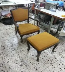 כיסא והדום בריפוד חרדל
