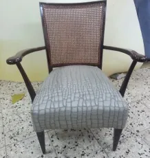 כורסת קש עם מושב מרופד